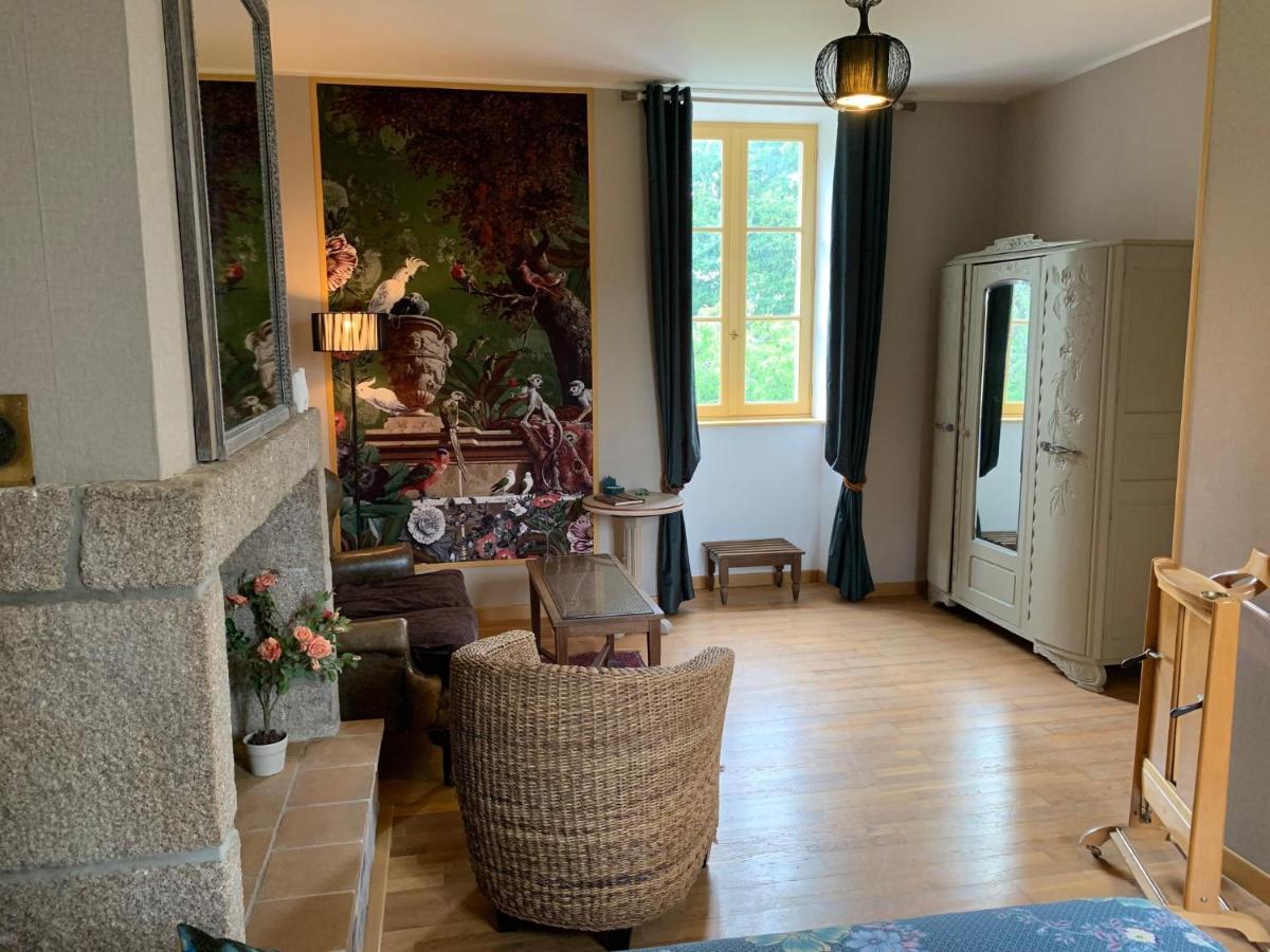 Le Petit Manoir Bed and Breakfast Isigny-le-Buat Exteriör bild