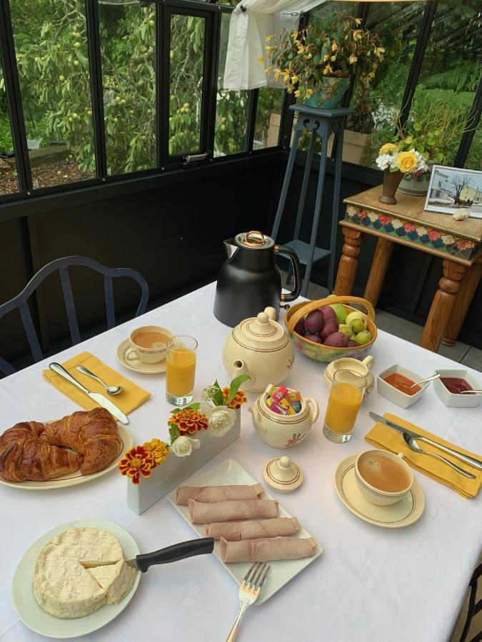 Le Petit Manoir Bed and Breakfast Isigny-le-Buat Exteriör bild