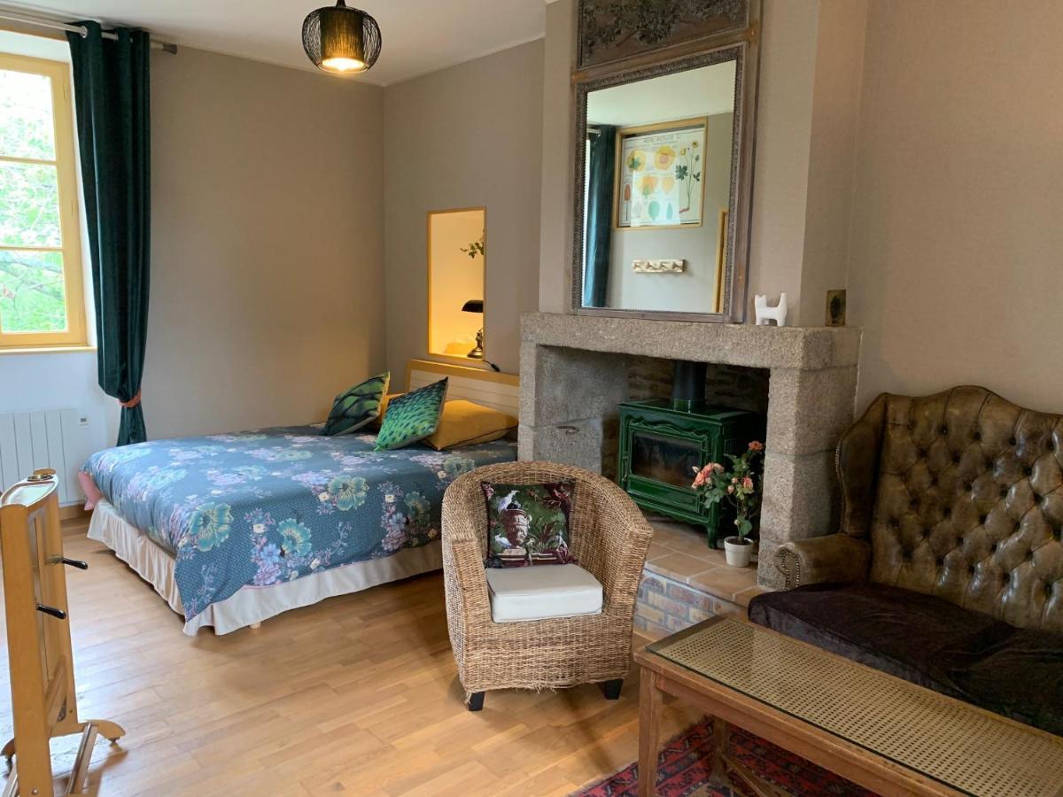 Le Petit Manoir Bed and Breakfast Isigny-le-Buat Exteriör bild