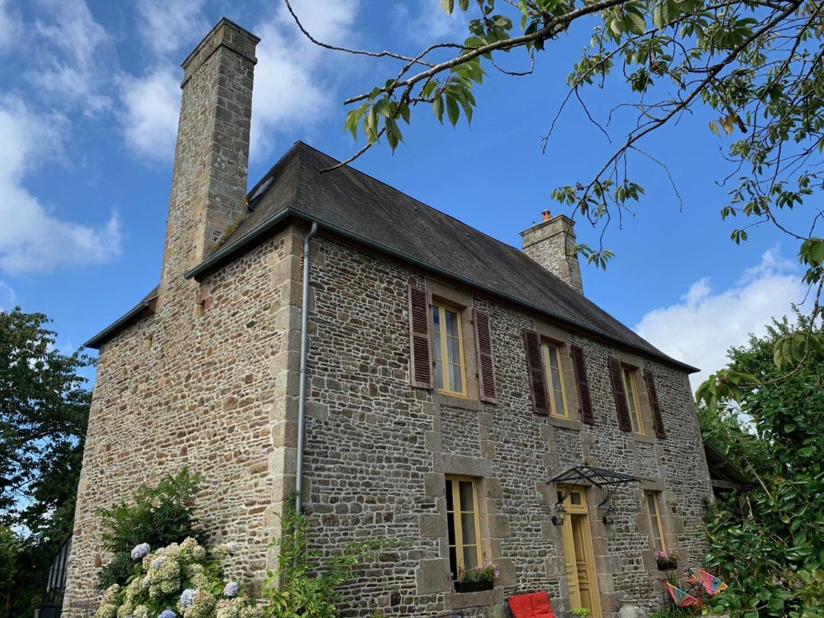 Le Petit Manoir Bed and Breakfast Isigny-le-Buat Exteriör bild