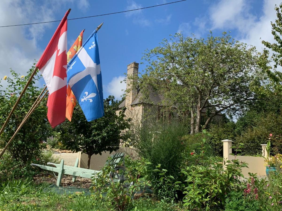 Le Petit Manoir Bed and Breakfast Isigny-le-Buat Exteriör bild