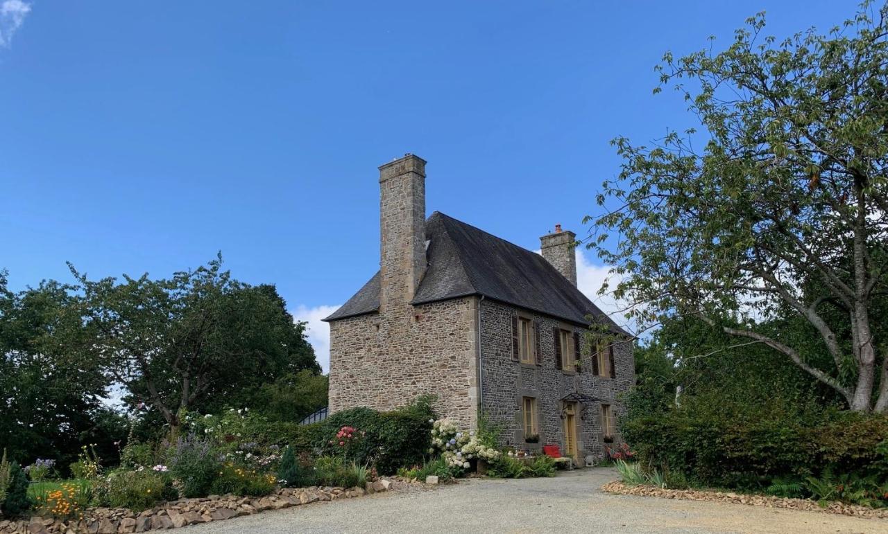 Le Petit Manoir Bed and Breakfast Isigny-le-Buat Exteriör bild