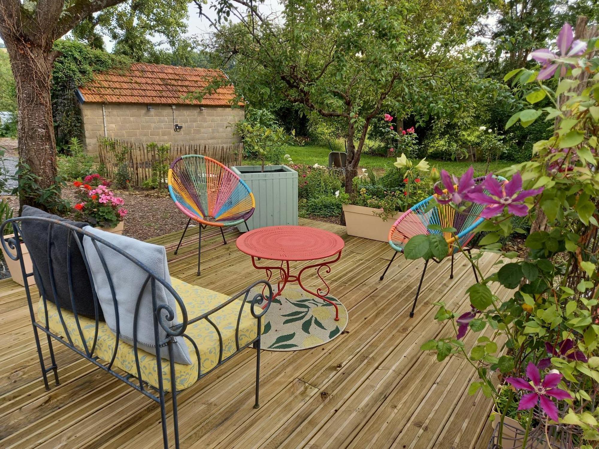 Le Petit Manoir Bed and Breakfast Isigny-le-Buat Exteriör bild