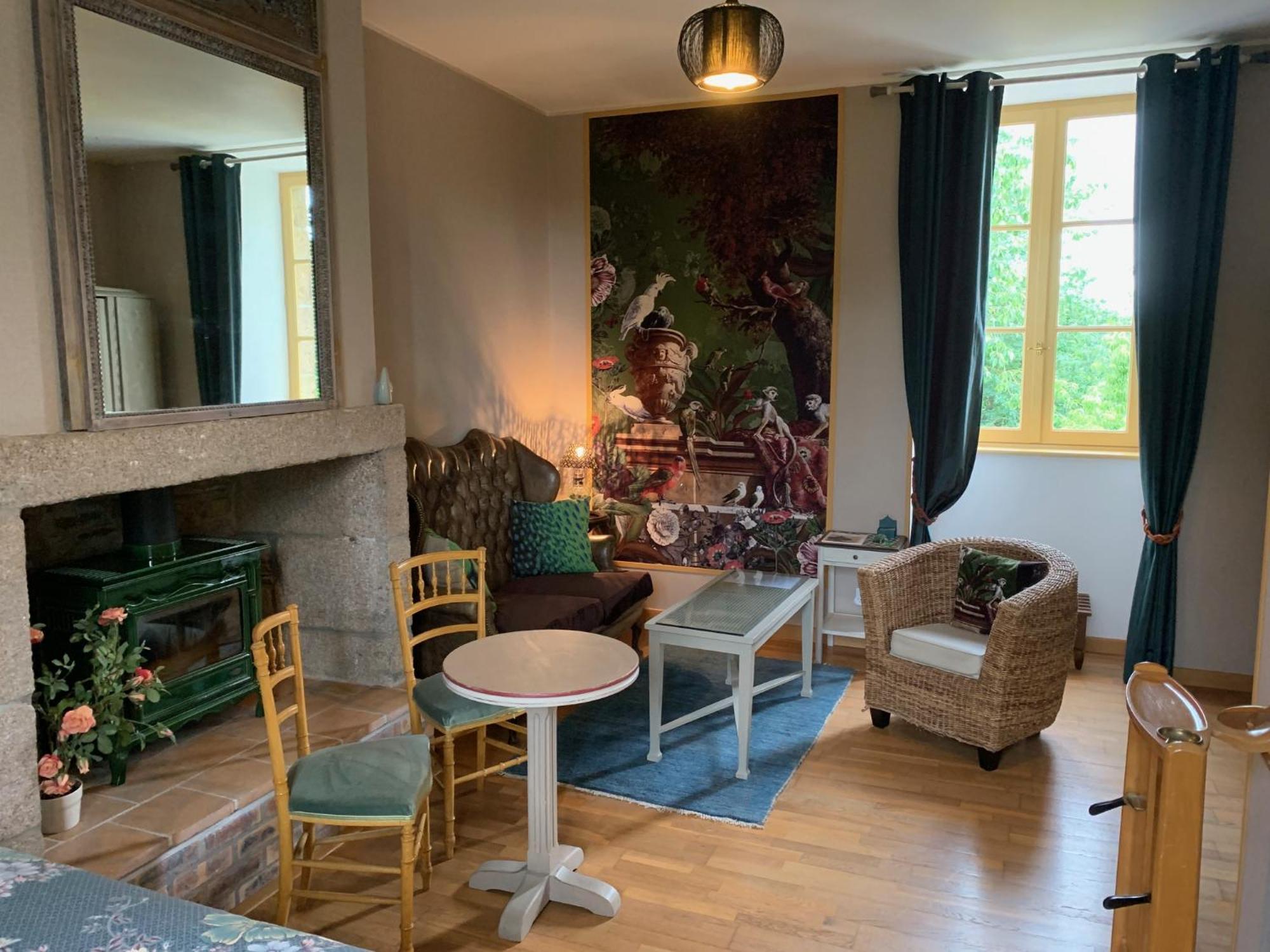 Le Petit Manoir Bed and Breakfast Isigny-le-Buat Exteriör bild